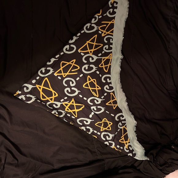 GUCCI Ghost Print Modal Silk Black Shawl Scarf - Picture 2 of 5